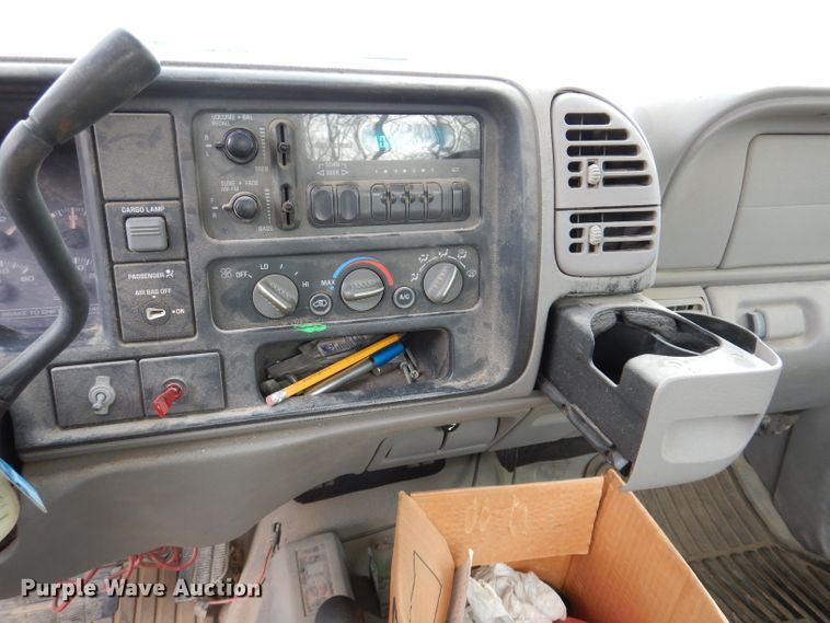 image for item JK9483 1998 GMC Sierra 1500  pickup truck