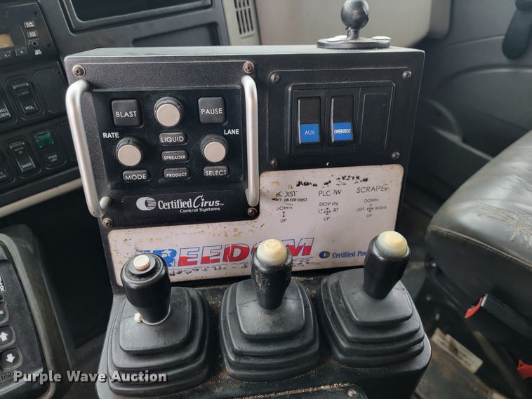 image for item JL9642 2010 International WorkStar 7500  dump truck