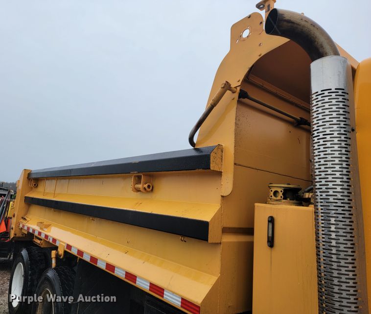 image for item JL9642 2010 International WorkStar 7500  dump truck