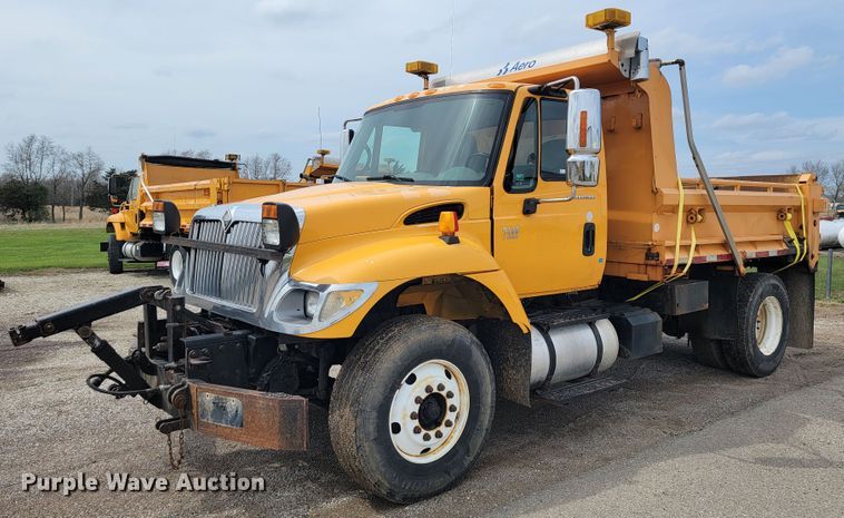 image for item JL9645 2006 International 7400  dump truck