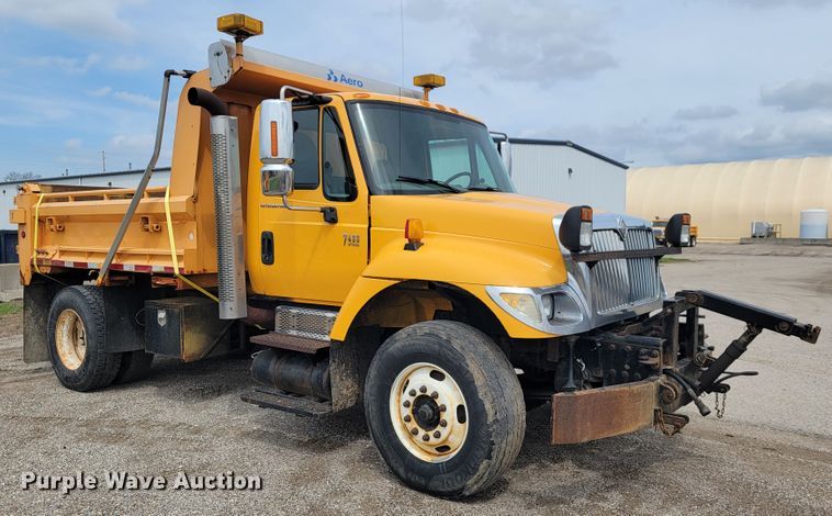 image for item JL9645 2006 International 7400  dump truck