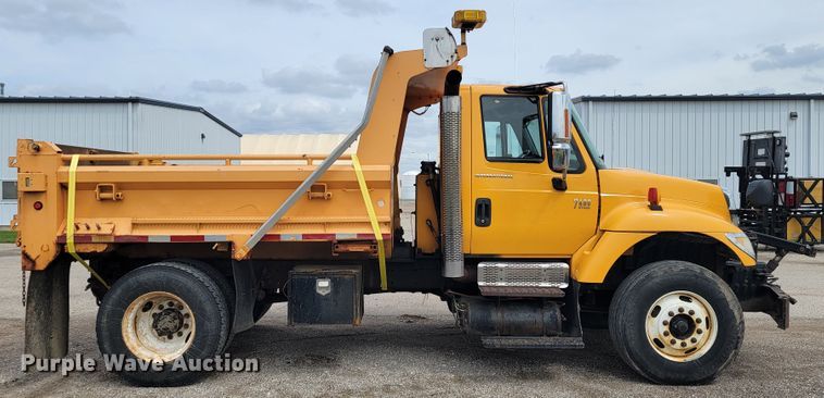 image for item JL9645 2006 International 7400  dump truck