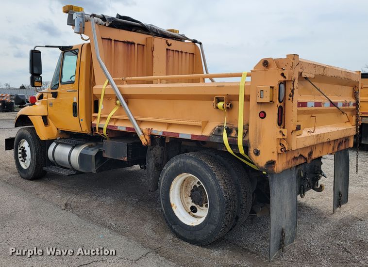 image for item JL9645 2006 International 7400  dump truck