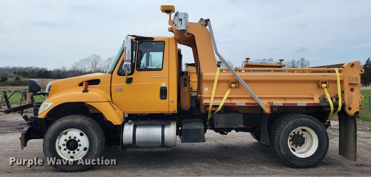 image for item JL9645 2006 International 7400  dump truck