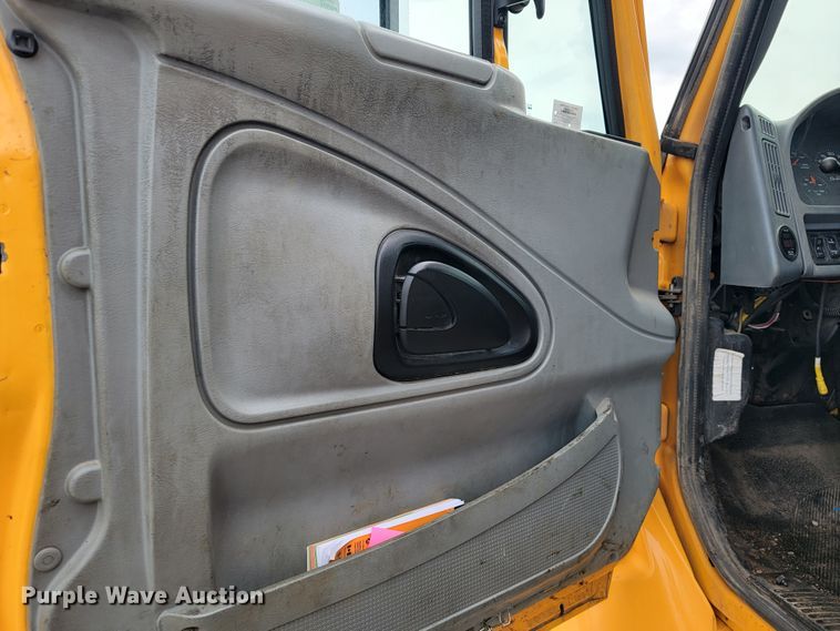 image for item JL9645 2006 International 7400  dump truck