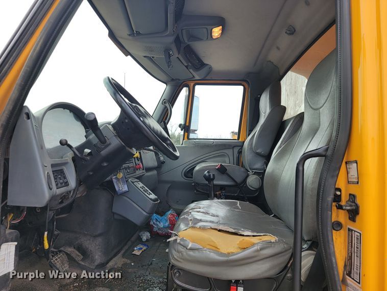 image for item JL9645 2006 International 7400  dump truck