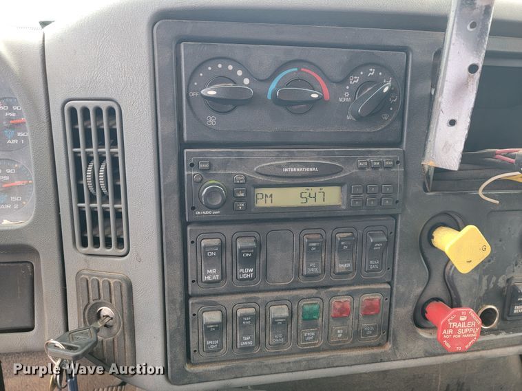 image for item JL9645 2006 International 7400  dump truck