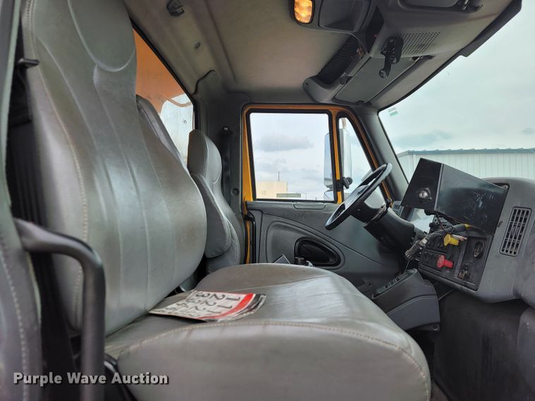 image for item JL9645 2006 International 7400  dump truck