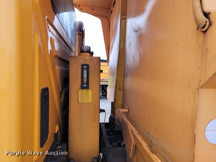 image for item JL9645 2006 International 7400  dump truck