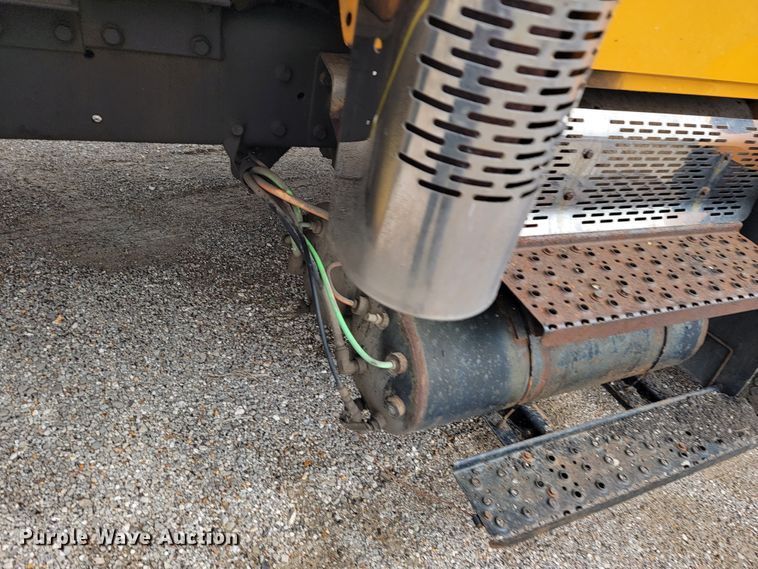 image for item JL9645 2006 International 7400  dump truck