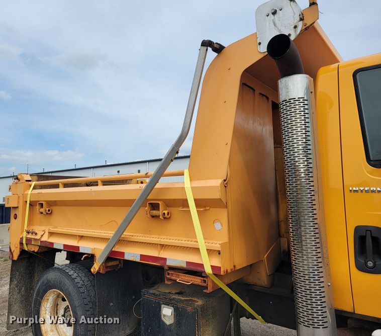 image for item JL9645 2006 International 7400  dump truck