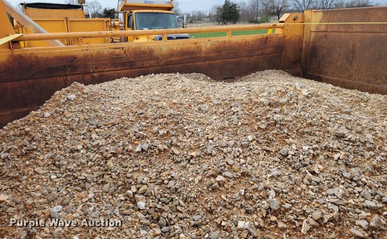 image for item JL9645 2006 International 7400  dump truck