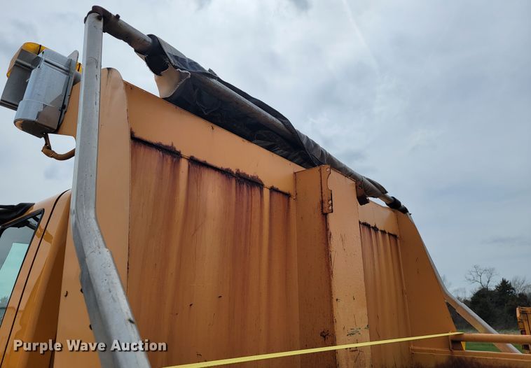 image for item JL9645 2006 International 7400  dump truck