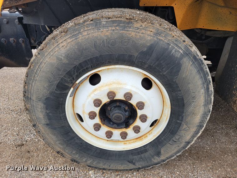 image for item JL9645 2006 International 7400  dump truck