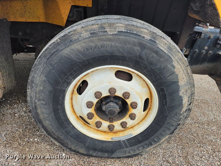 image for item JL9645 2006 International 7400  dump truck