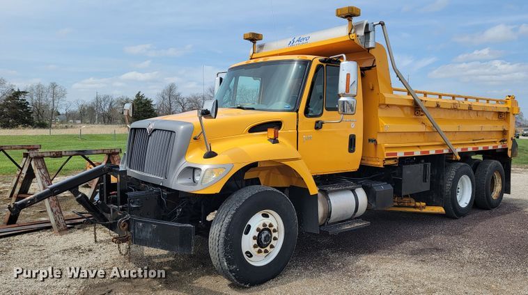 image for item JL9646 2007 International 7400  dump truck