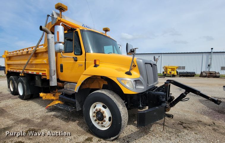 image for item JL9646 2007 International 7400  dump truck