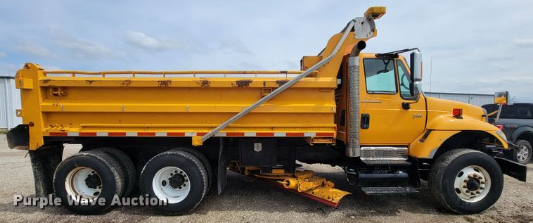 image for item JL9646 2007 International 7400  dump truck