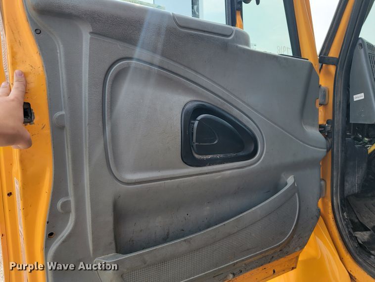 image for item JL9646 2007 International 7400  dump truck