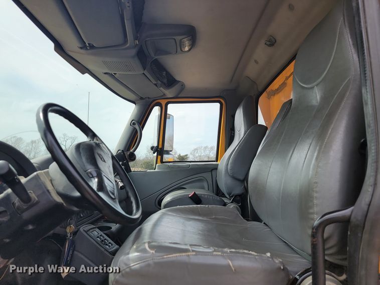 image for item JL9646 2007 International 7400  dump truck