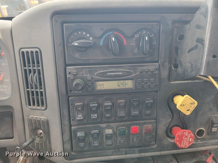 image for item JL9646 2007 International 7400  dump truck