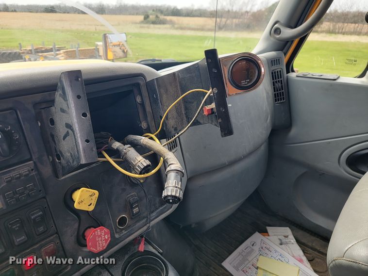 image for item JL9646 2007 International 7400  dump truck