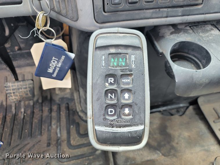 image for item JL9646 2007 International 7400  dump truck