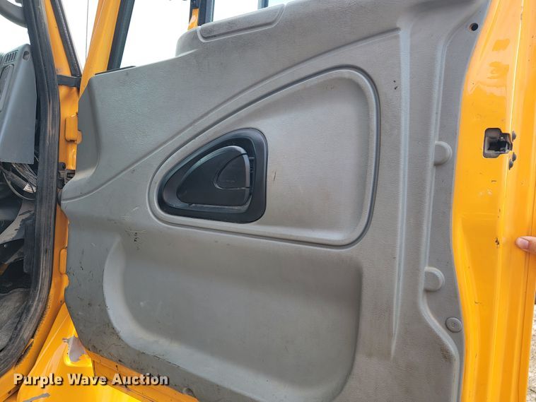 image for item JL9646 2007 International 7400  dump truck