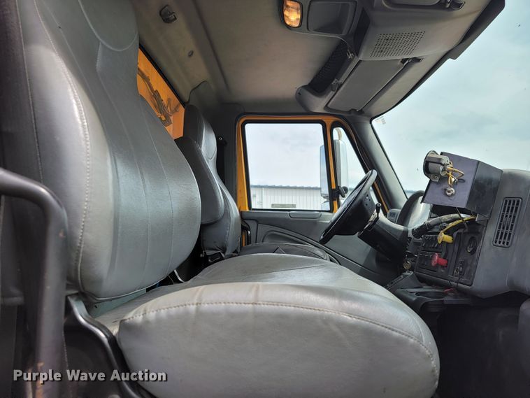 image for item JL9646 2007 International 7400  dump truck