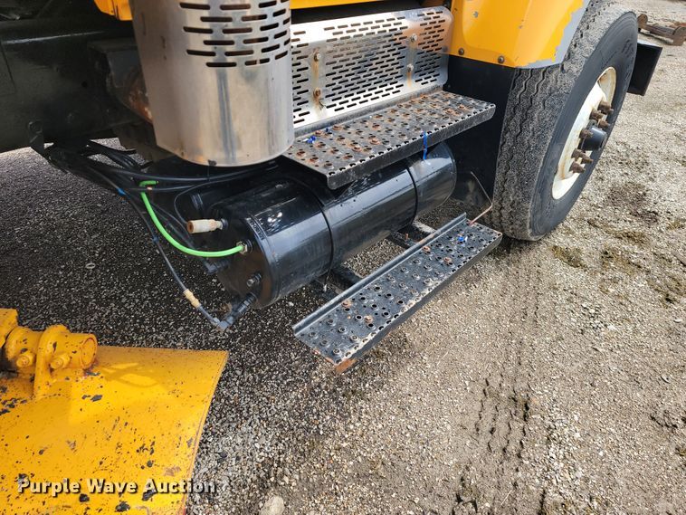 image for item JL9646 2007 International 7400  dump truck