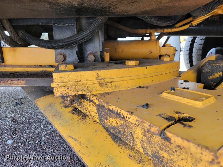 image for item JL9646 2007 International 7400  dump truck