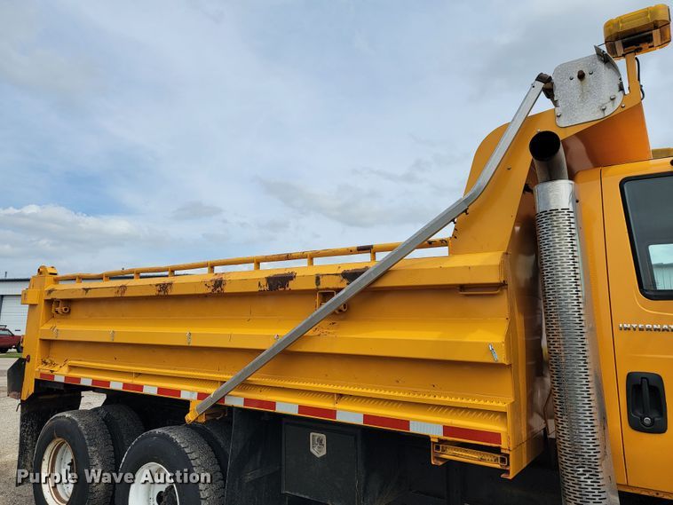 image for item JL9646 2007 International 7400  dump truck