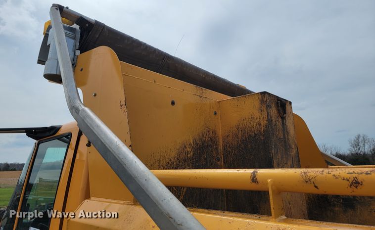 image for item JL9646 2007 International 7400  dump truck