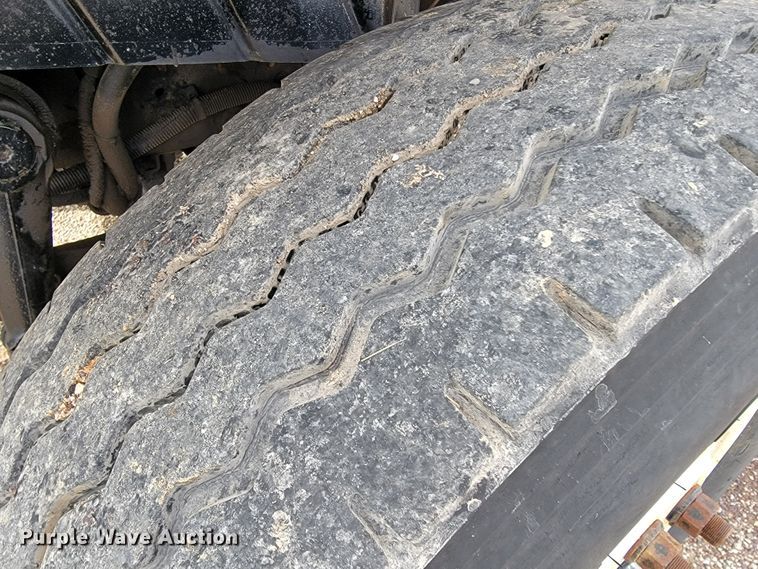 image for item JL9646 2007 International 7400  dump truck