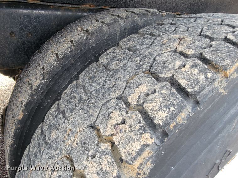 image for item JL9646 2007 International 7400  dump truck