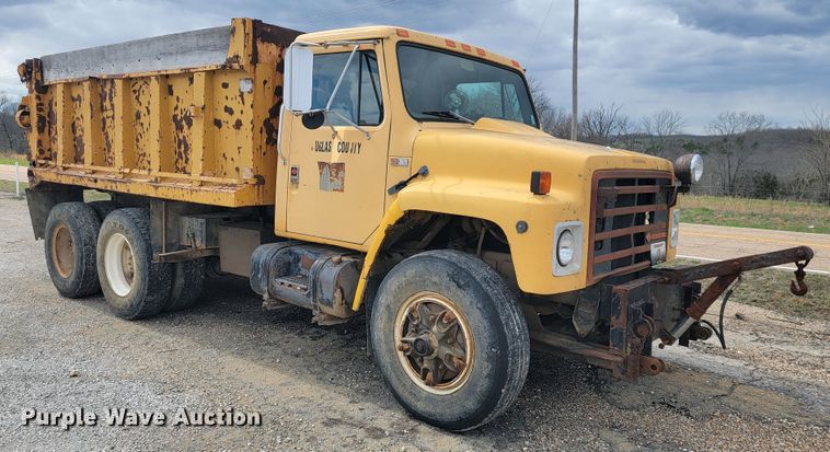 image for item JL9658 1988 International F1954  dump truck