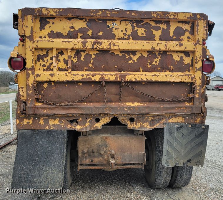 image for item JL9658 1988 International F1954  dump truck