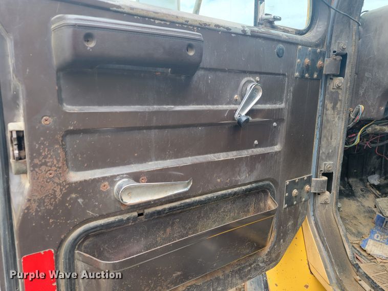 image for item JL9658 1988 International F1954  dump truck