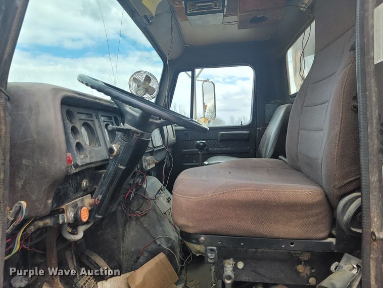 image for item JL9658 1988 International F1954  dump truck