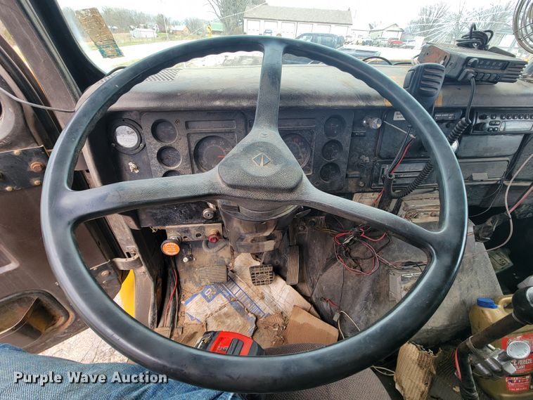 image for item JL9658 1988 International F1954  dump truck