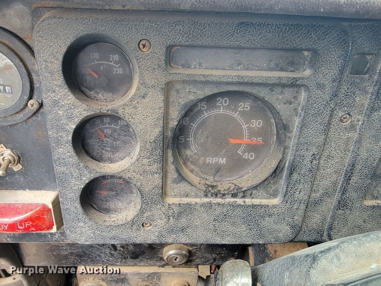 image for item JL9658 1988 International F1954  dump truck