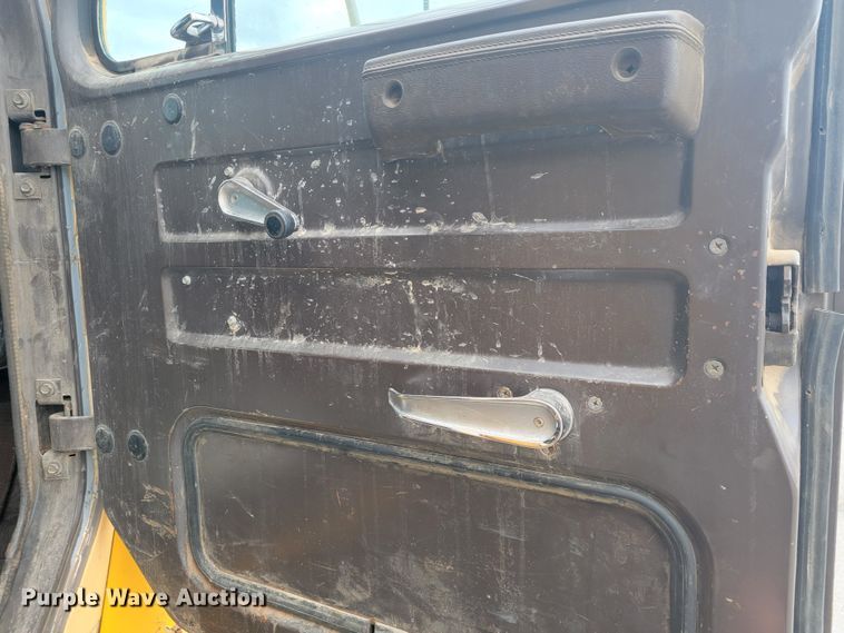 image for item JL9658 1988 International F1954  dump truck