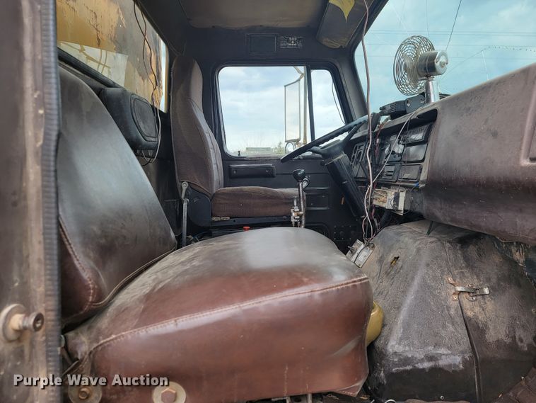 image for item JL9658 1988 International F1954  dump truck