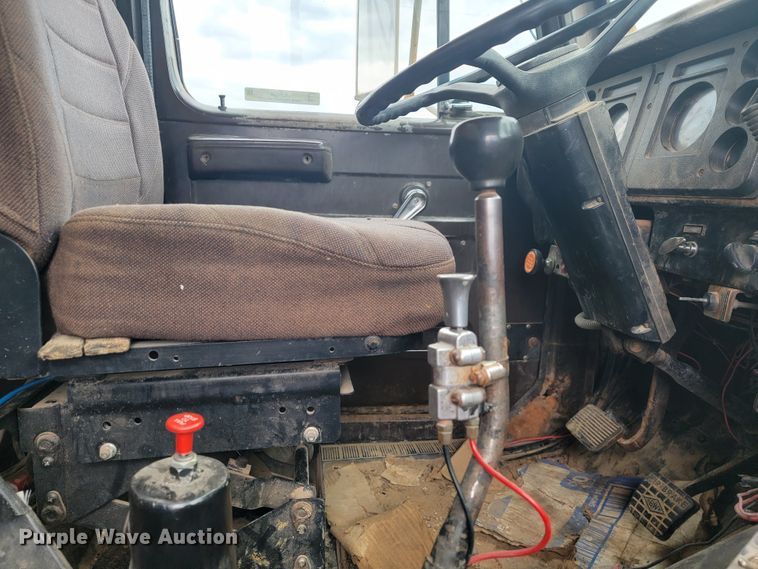 image for item JL9658 1988 International F1954  dump truck