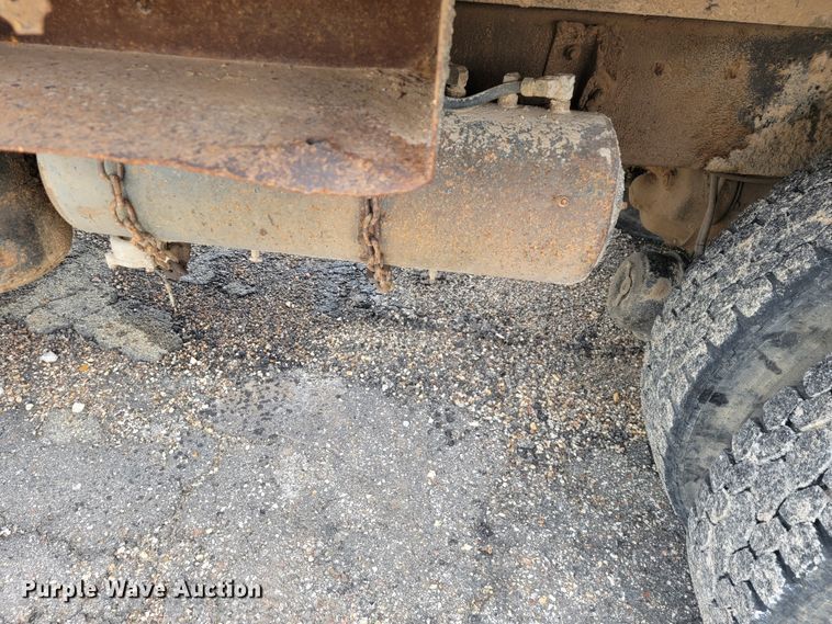 image for item JL9658 1988 International F1954  dump truck