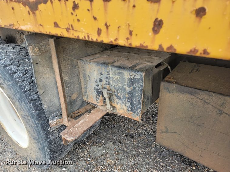image for item JL9658 1988 International F1954  dump truck
