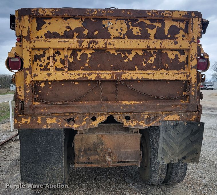 image for item JL9658 1988 International F1954  dump truck