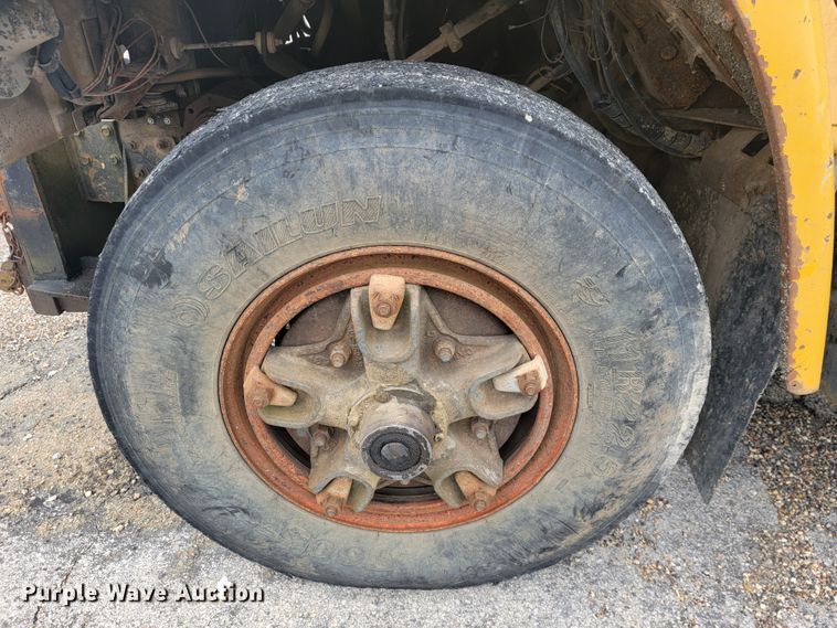 image for item JL9658 1988 International F1954  dump truck