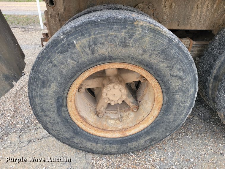 image for item JL9658 1988 International F1954  dump truck