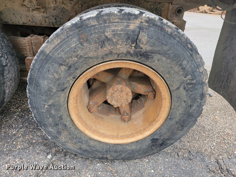 image for item JL9658 1988 International F1954  dump truck